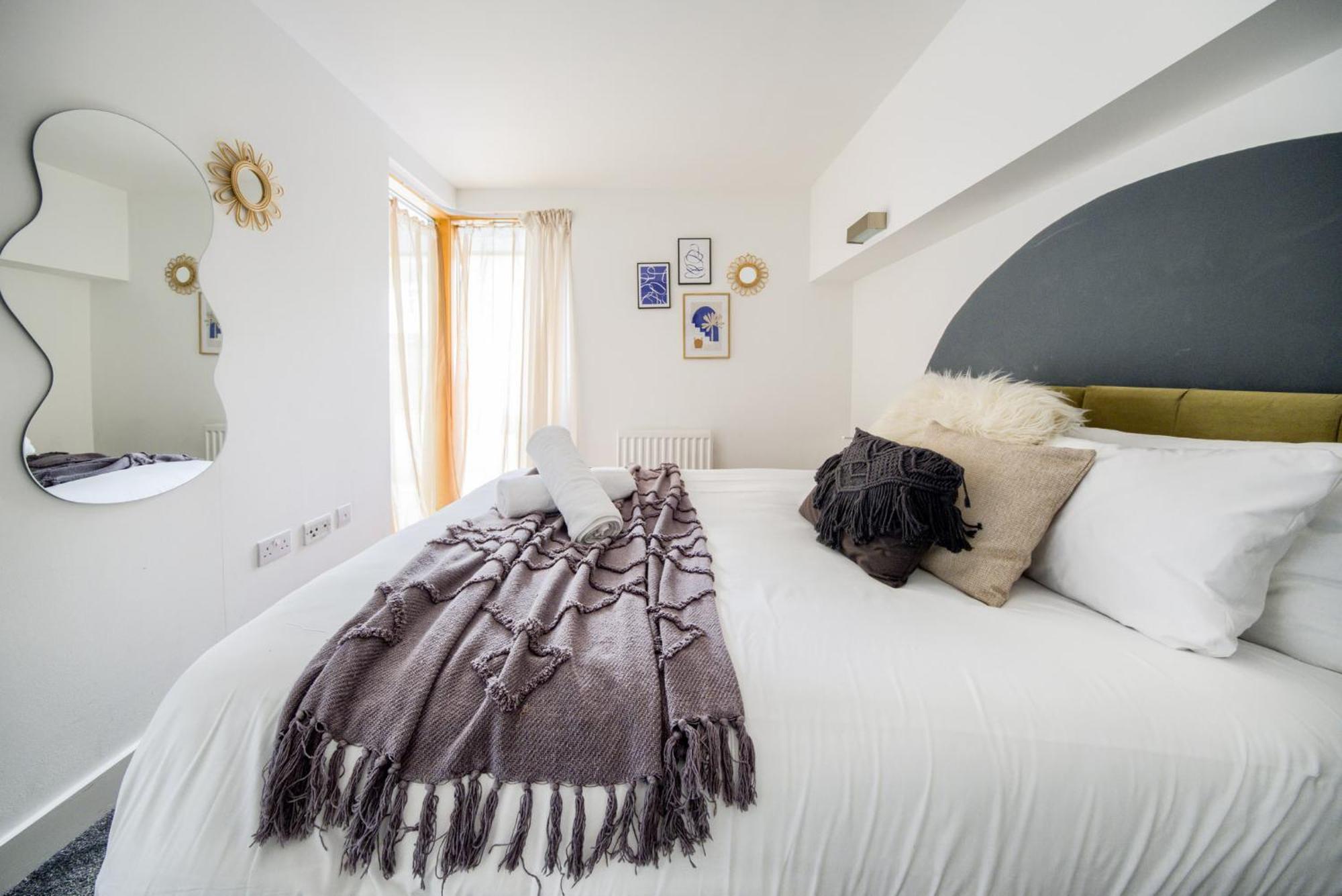 Coventry Large 4-Bed Townhouse By Empower Homes Exterior photo