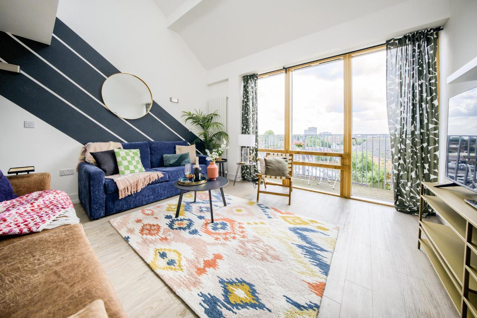 Coventry Large 4-Bed Townhouse By Empower Homes Exterior photo