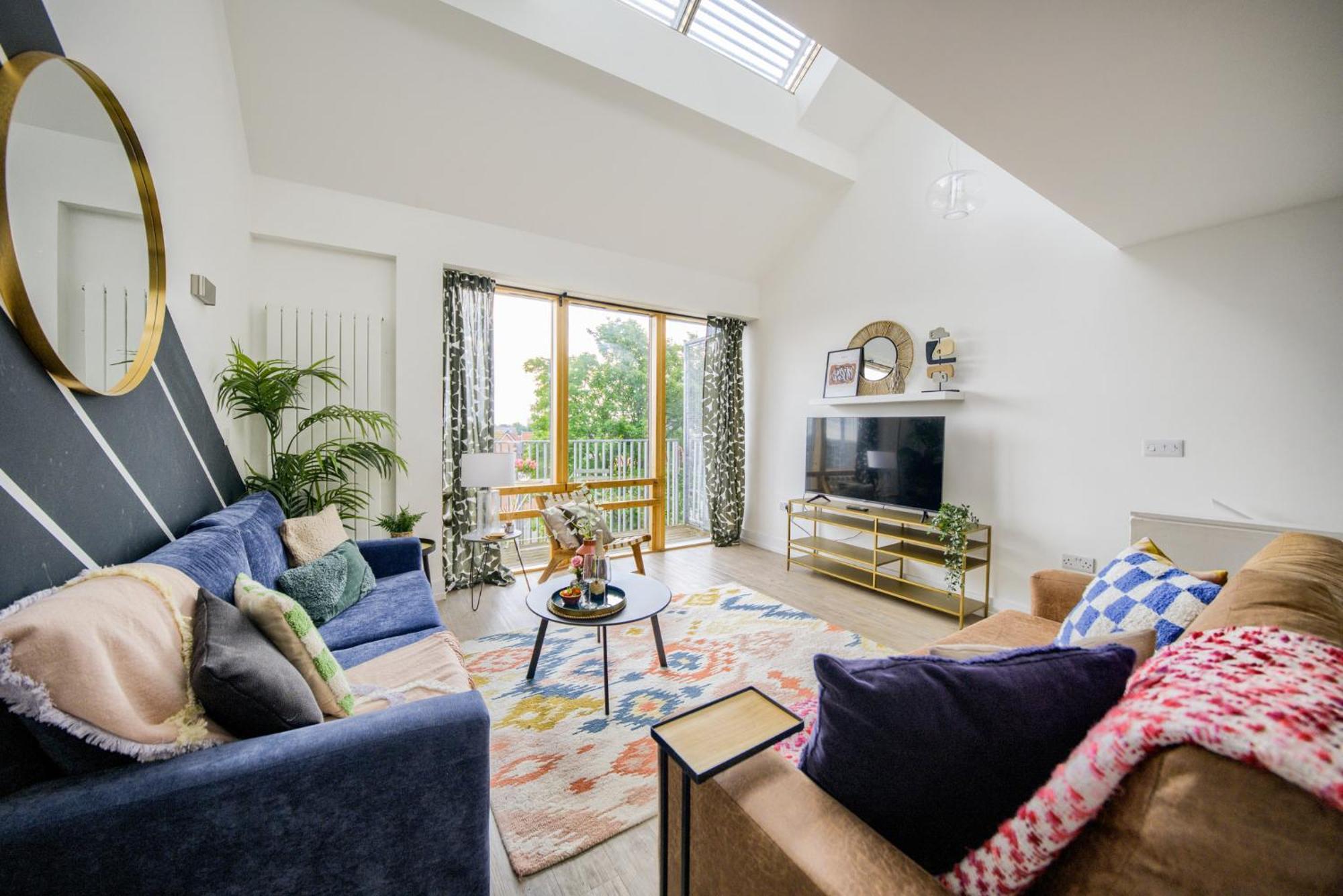 Coventry Large 4-Bed Townhouse By Empower Homes Exterior photo