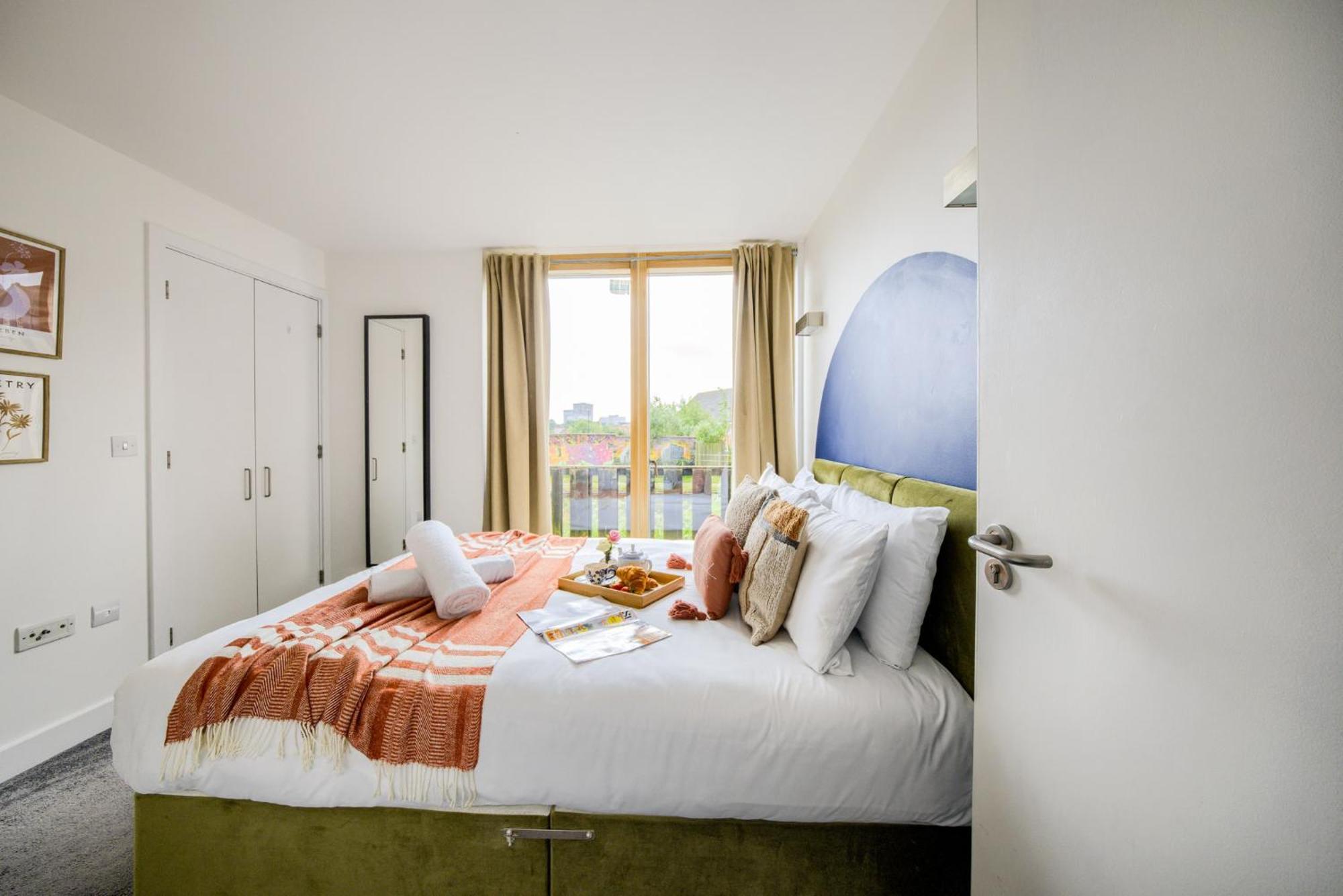 Coventry Large 4-Bed Townhouse By Empower Homes Exterior photo