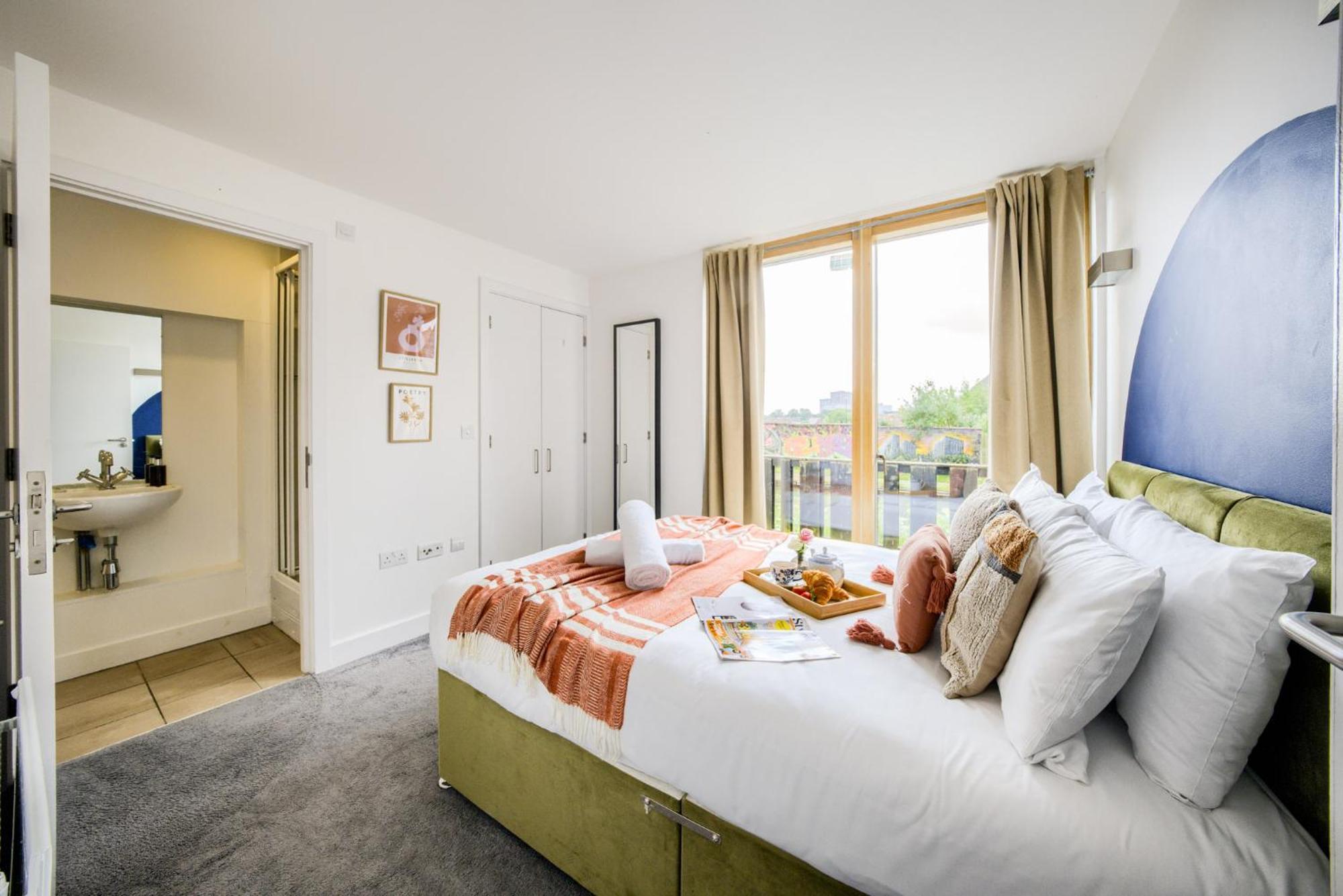 Coventry Large 4-Bed Townhouse By Empower Homes Exterior photo