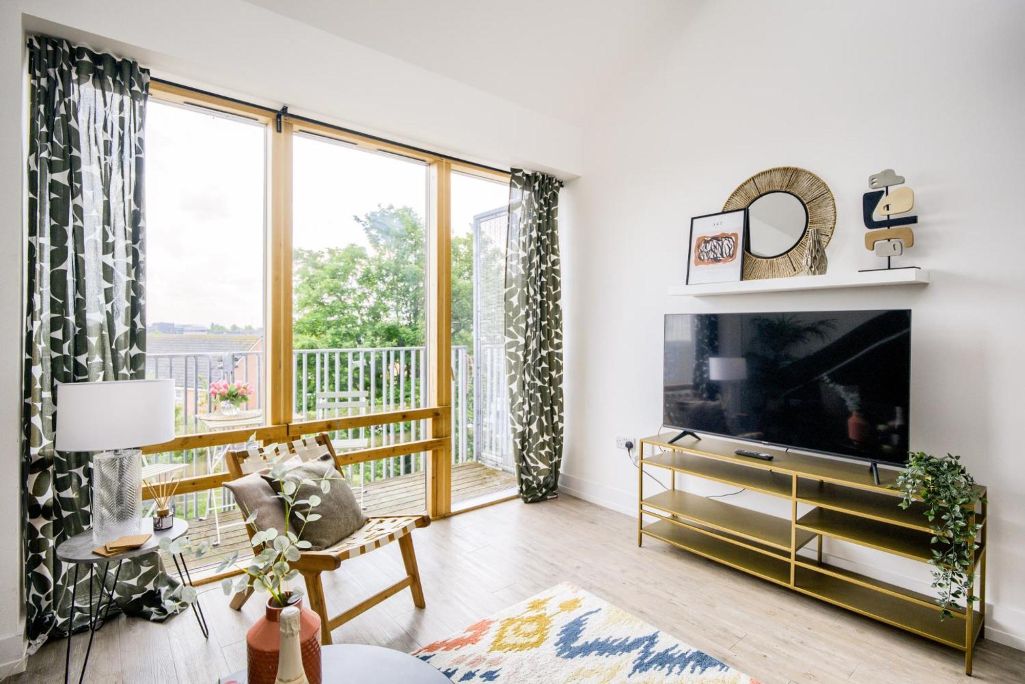 Coventry Large 4-Bed Townhouse By Empower Homes Exterior photo